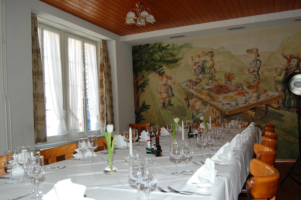 Speiserestaurant Traube Kuttigen Exterior photo