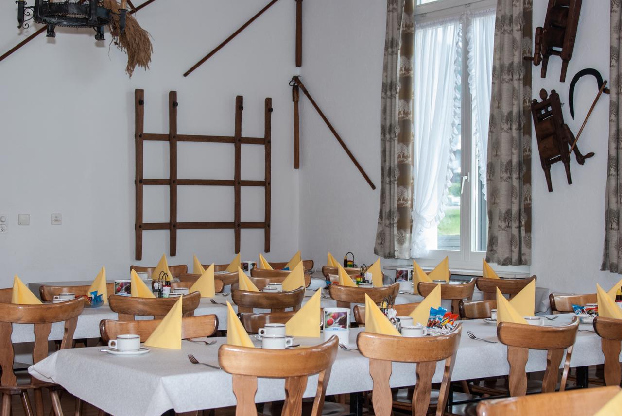 Speiserestaurant Traube Kuttigen Exterior photo