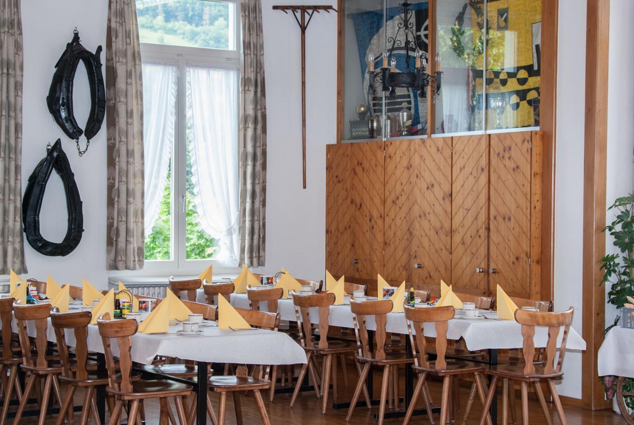 Speiserestaurant Traube Kuttigen Exterior photo